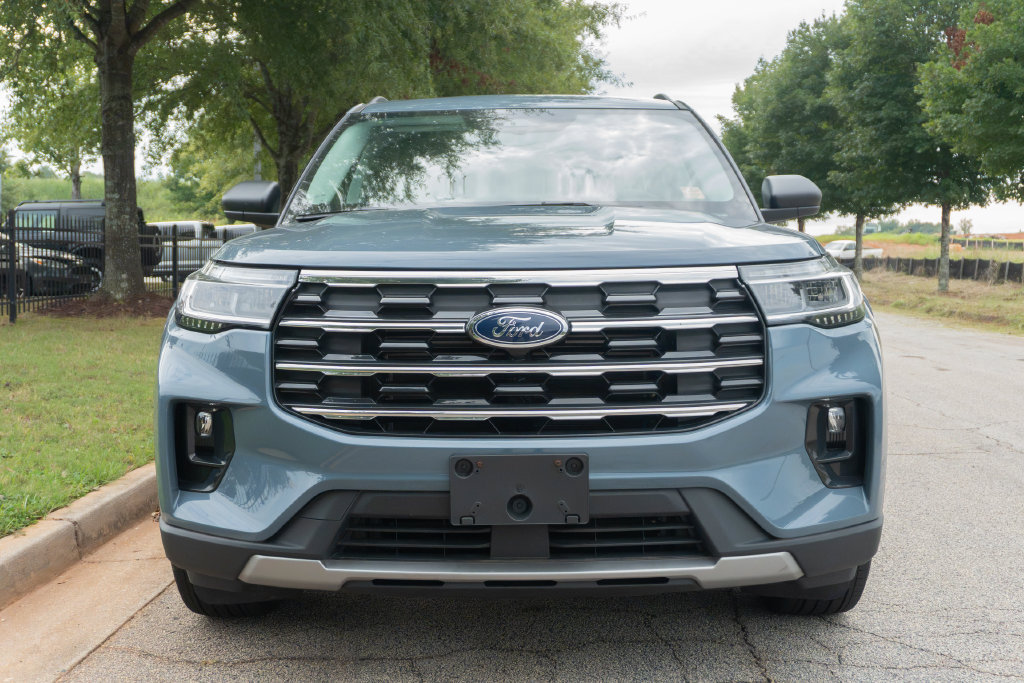 Used 2025 Ford Explorer Active w/ Active Comfort Package AWD/4WD image 2