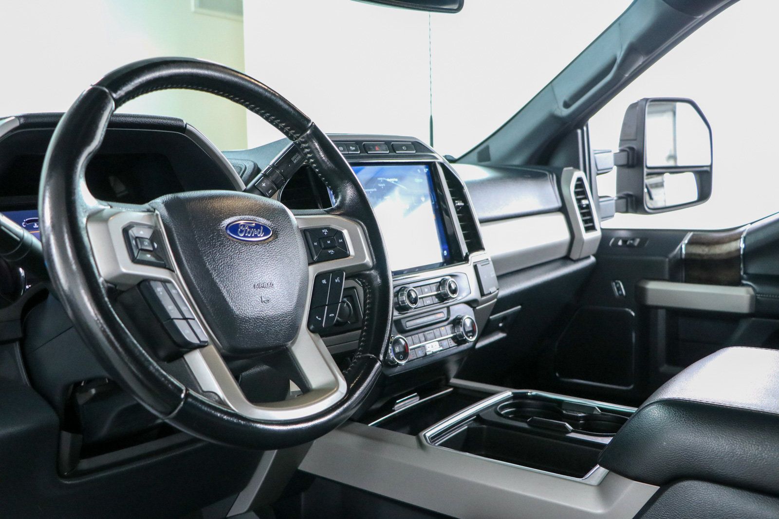 Used 2022 Ford F250 Lariat w/ Black Appearance Package AWD/4WD image 24