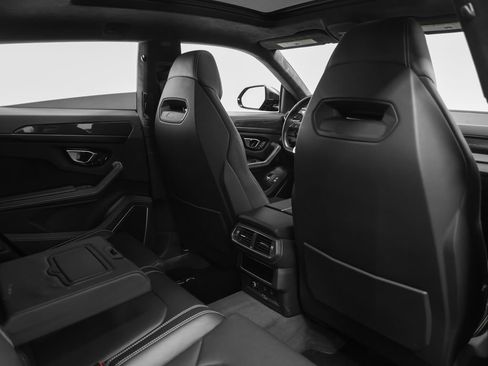 Used 2022 Lamborghini Urus AWD/4WD image 32