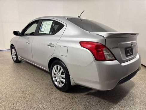 Used 2015 Nissan Versa SV image 9