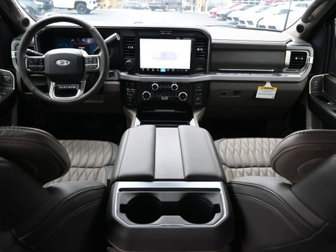 Used 2025 Ford F450 Platinum w/ Platinum Plus Package image 3