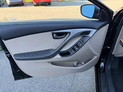 Used 2016 Hyundai Elantra SE FWD image 11