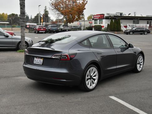 Used 2021 Tesla Model 3 Standard Range Plus image 8