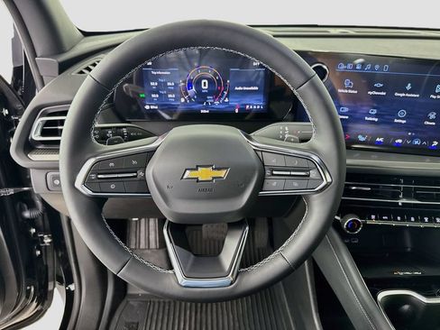 New 2027 Chevrolet Traverse LT w/ Sun and Wheel Package FWD image 12