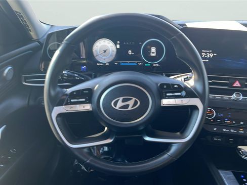 Used 2025 Hyundai Elantra Limited FWD image 11