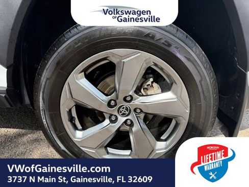 Used 2019 Toyota RAV4 LE FWD image 28