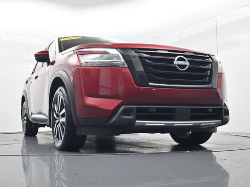Used 2024 Nissan Pathfinder Platinum w/ Black Appearance Package AWD/4WD image 52