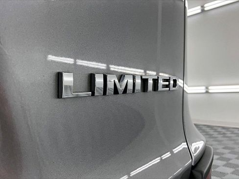 Used 2021 Jeep Cherokee Limited w/ Elite Package image 8