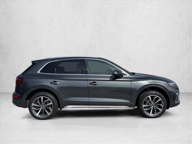 Used 2023 Audi Q5 2.0T Premium w/ Convenience Package AWD/4WD image 2