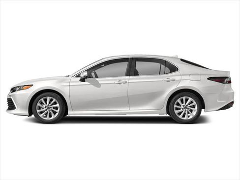 Certified 2023 Toyota Camry LE image 1