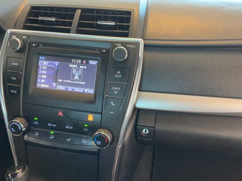 Used 2017 Toyota Camry SE FWD image 32