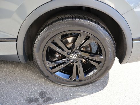Used 2023 Volkswagen Tiguan SE R-Line image 41