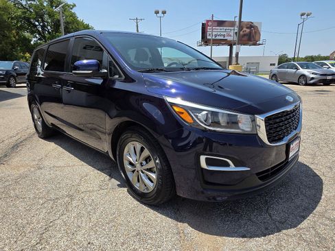 Used 2019 Kia Sedona LX FWD image 3