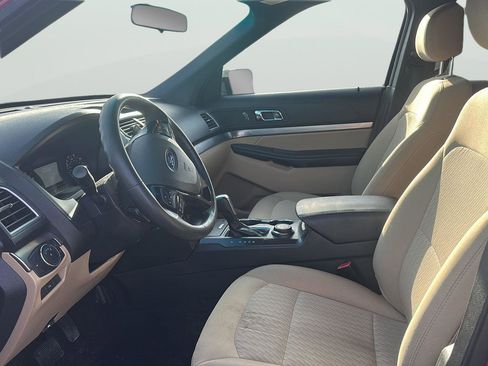 Used 2017 Ford Explorer Base image 18