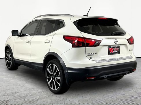Used 2019 Nissan Rogue Sport SL w/ Premium Package AWD/4WD image 4