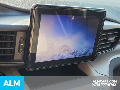 Used 2024 Ford Explorer XLT image 6