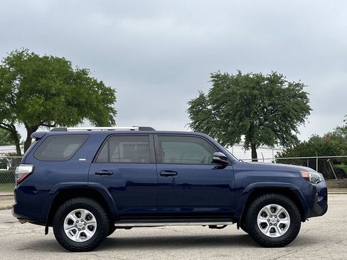 Used 2022 Toyota 4Runner SR5 Premium w/ Moonroof Package RWD image 3