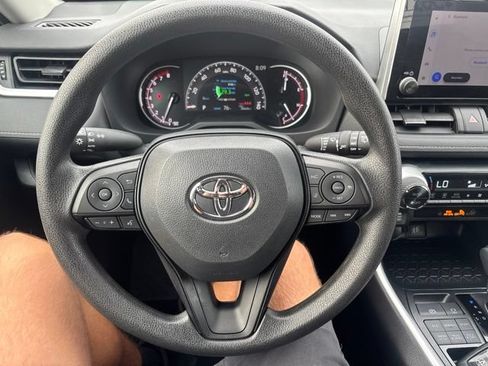Used 2025 Toyota RAV4 XLE AWD/4WD image 22