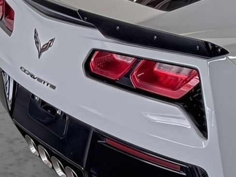 Used 2019 Chevrolet Corvette Stingray Coupe w/ Z51 1LT RWD image 15
