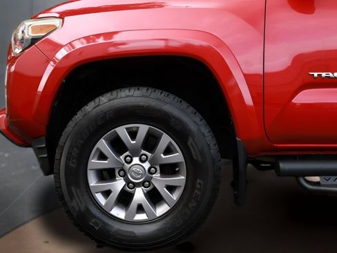 Used 2016 Toyota Tacoma SR5 w/ SR5 Appearance Package (SN) AWD/4WD image 5