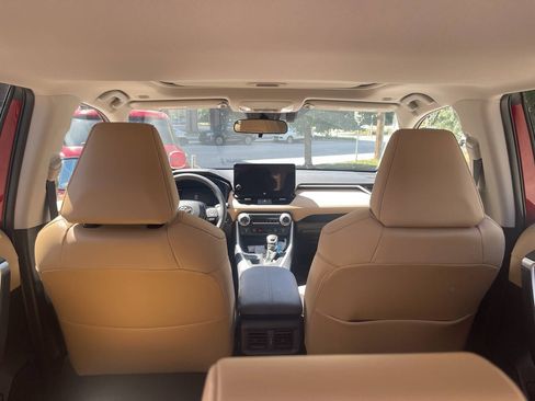 Used 2023 Toyota RAV4 XLE Premium image 19