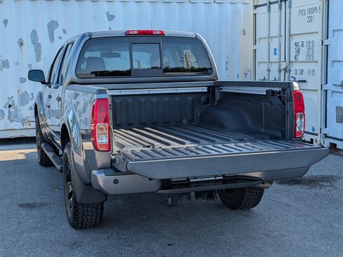 Used 2021 Nissan Frontier SV w/ Midnight Edition Floor Mats AWD/4WD image 13