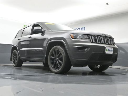 Used 2018 Jeep Grand Cherokee Altitude image 25