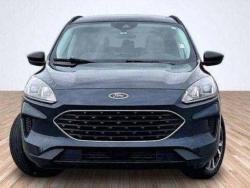 Used 2022 Ford Escape SE w/ SE Sport Appearance Package AWD/4WD image 3