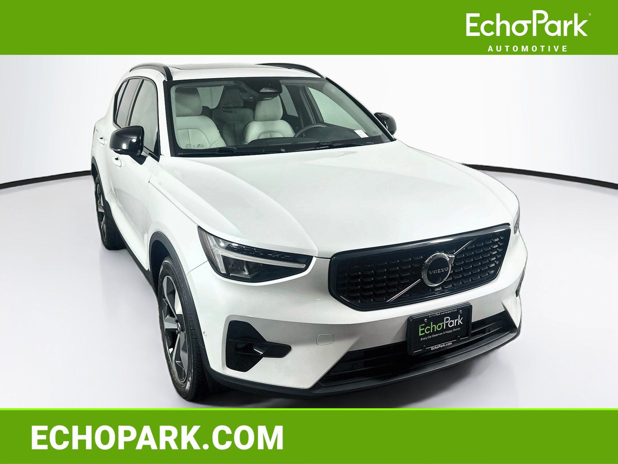 Used 2023 Volvo XC40 B4 Ultimate FWD image 1