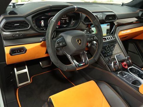 Used 2021 Lamborghini Urus image 8