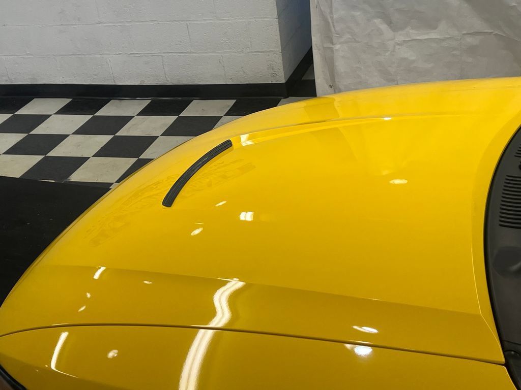 Used 2004 Ford Mustang Convertible RWD image 8