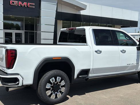 New 2026 GMC Sierra 2500 Denali w/ Denali Reserve Package AWD/4WD image 8