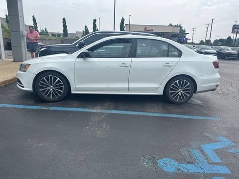 Used 2016 Volkswagen Jetta Sport FWD image 1