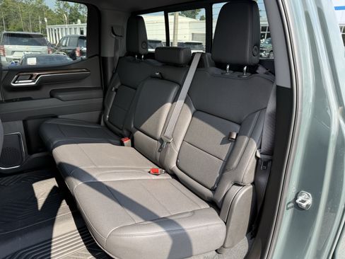 Used 2025 Chevrolet Silverado 1500 LT Trail Boss w/ Convenience Package II AWD/4WD image 8