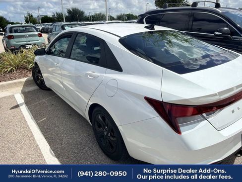 Used 2021 Hyundai Elantra SEL w/ Convenience Package FWD image 9