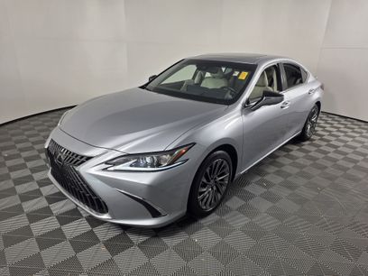 Used 2025 Lexus ES 300h w/ Technology Package