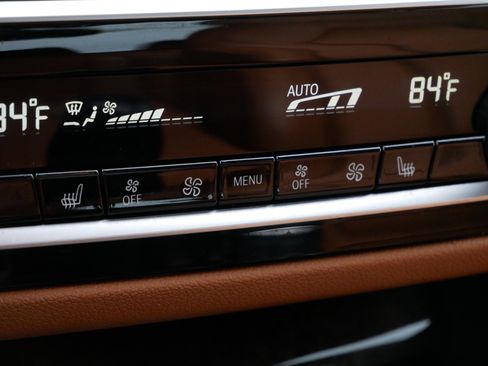 Used 2022 BMW 530i xDrive 530i xDrive w/ M Sport Package image 32