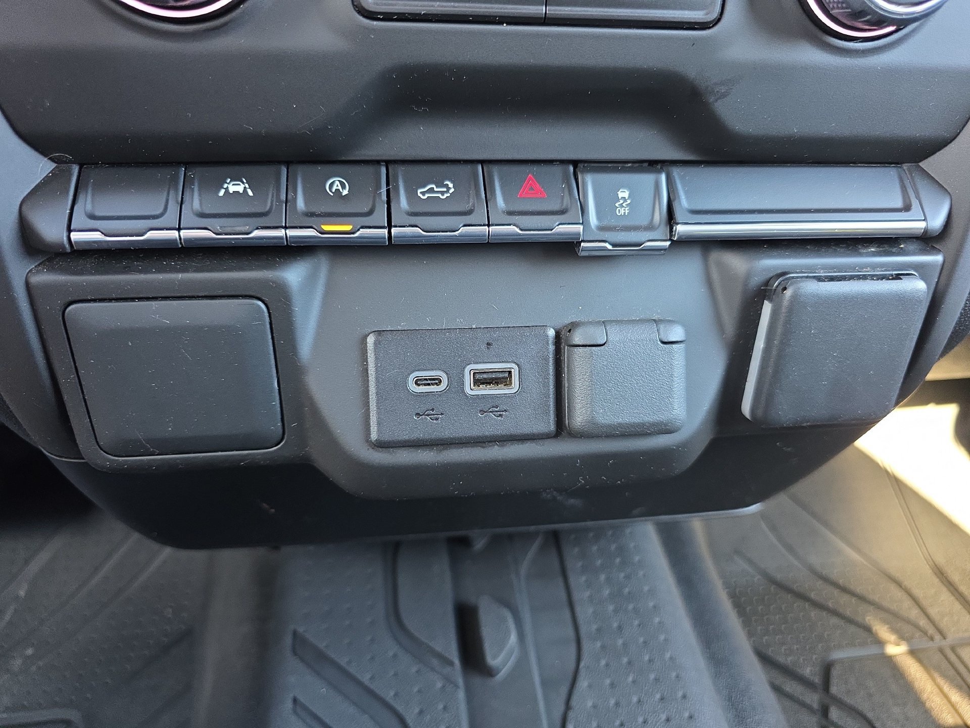 Used 2024 Chevrolet Silverado 1500 Custom AWD/4WD image 25