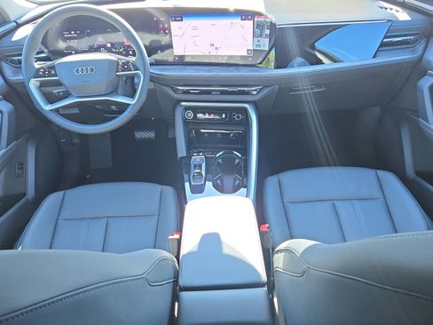 Used 2025 Audi Q5 Premium w/ Convenience Package image 16