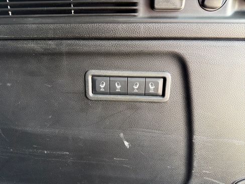 Used 2025 Jeep Wagoneer L Series II w/ 8-pass Seating Package AWD/4WD image 11