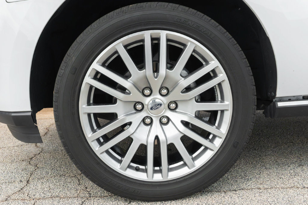 Used 2024 Ford Expedition Max Limited AWD/4WD image 2