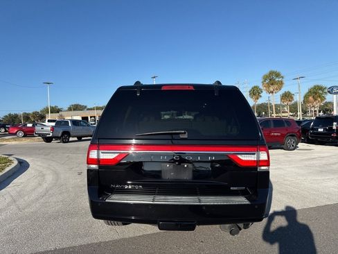 Used 2016 Lincoln Navigator Select image 3