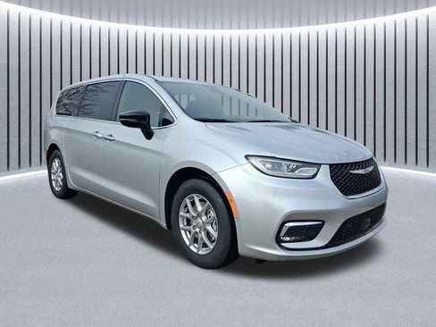 New 2026 Chrysler Pacifica Select FWD image 1