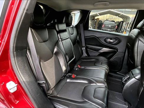 Used 2019 Jeep Cherokee Latitude Plus image 20