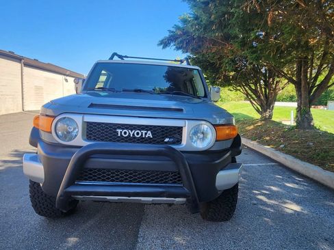 Used 2014 Toyota FJ Cruiser 4WD w/ Upgrade Package image 5