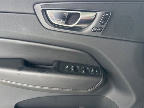 Used 2025 Volvo XC60 B5 Plus image 11