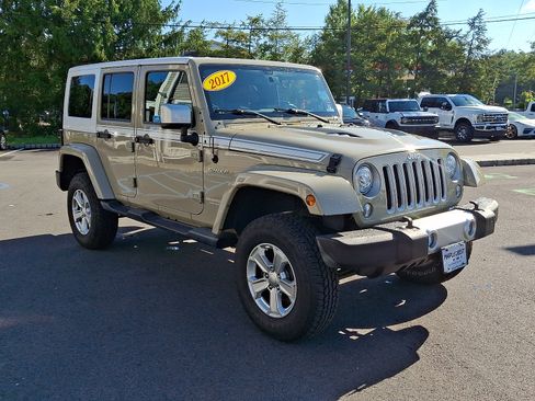 Used 2017 Jeep Wrangler Unlimited Sahara w/ Quick Order Package 24E Chief AWD/4WD image 3