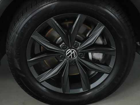 Certified 2024 Volkswagen Tiguan SE AWD/4WD image 10