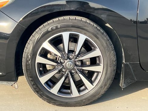 Used 2017 Nissan Altima 2.5 SV w/ Interior Lighting Package image 25