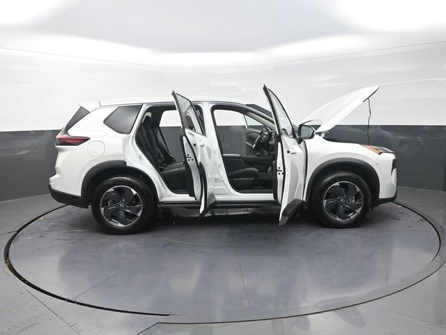 Used 2024 Nissan Rogue SV FWD image 46
